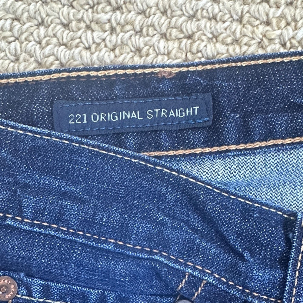 Lucky Brand 221 Original Straight Jeans, 30x30, Dark Wash, Classic Denim - Picture 3 of 6